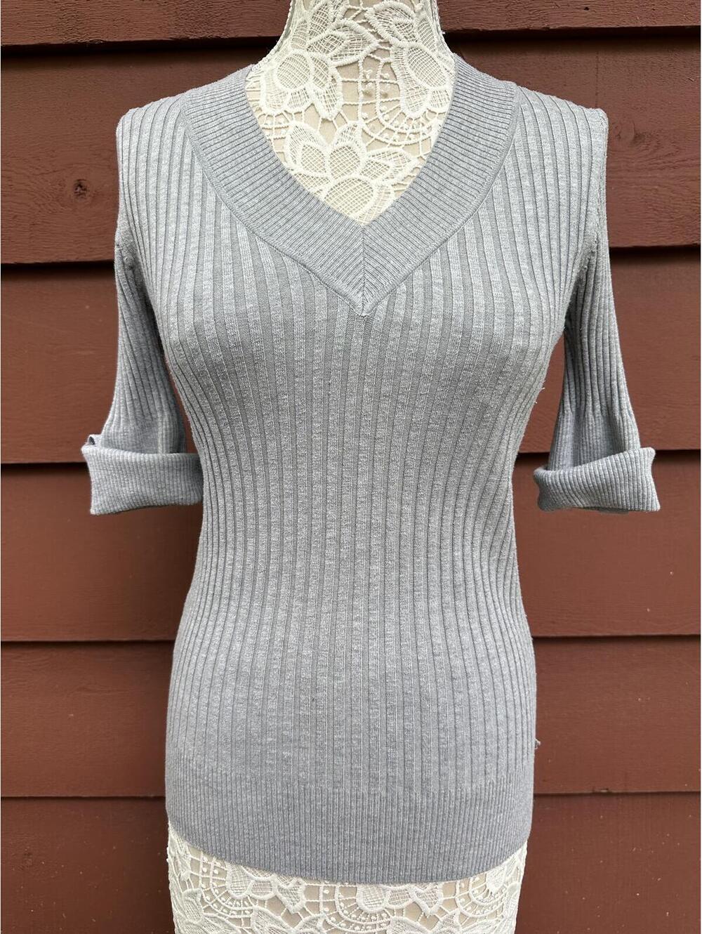 Y2K Style Gray Ribbed Knit V-Neck Sweater with Roll‎ Tab Sleeves